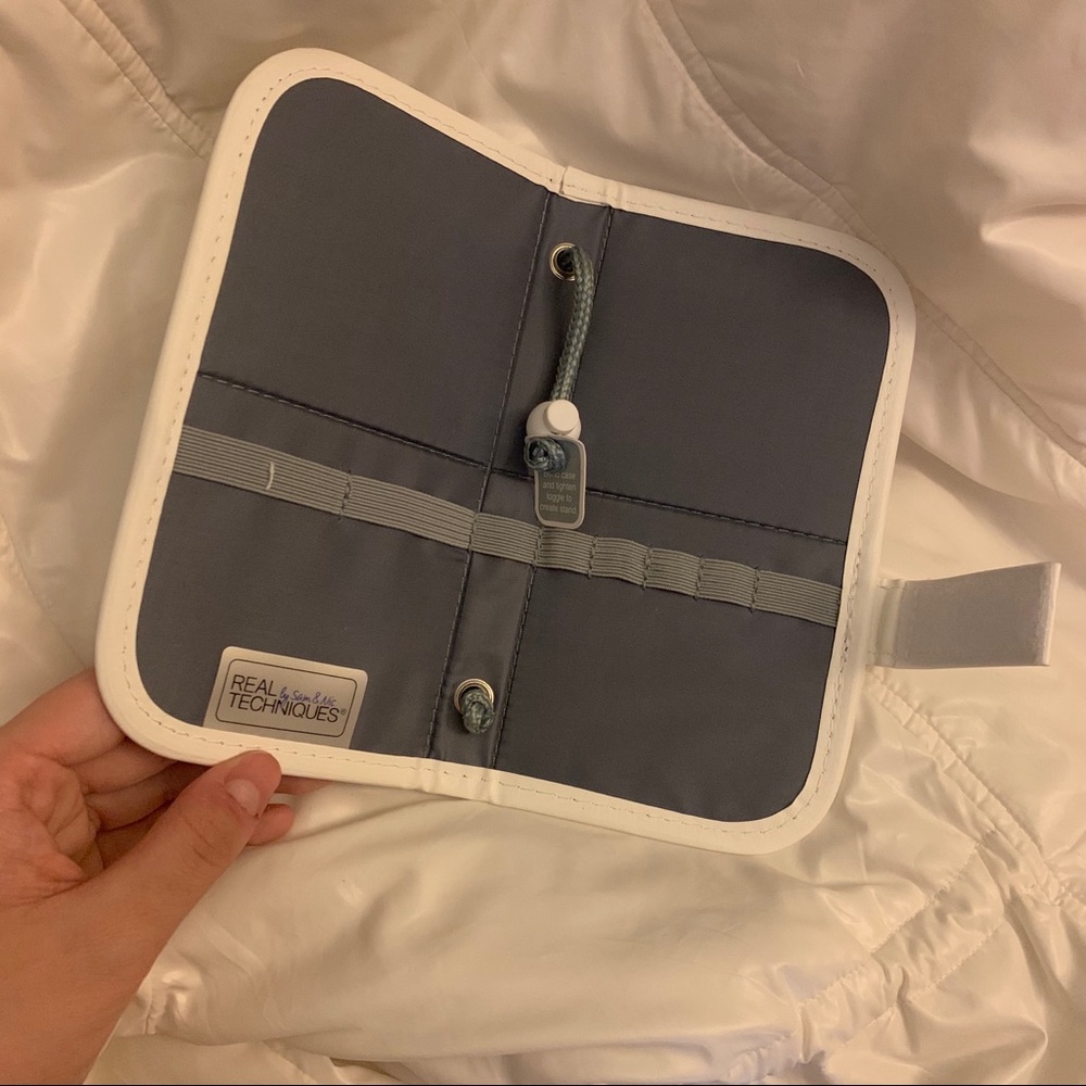 5/$25! Real Techniques Brush Case